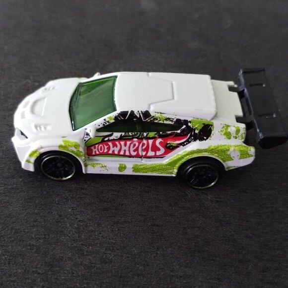 2012 Hot Wheels Loop Coupe Mattel - Picture 3 of 7